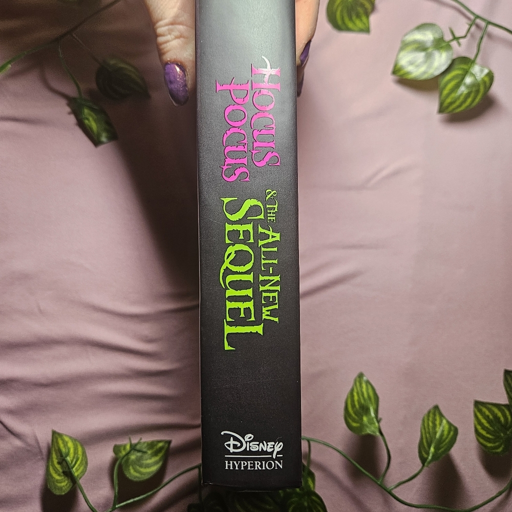 Disney Hocus Pocus Sequel Book with Vibrant Cover - Picture 3 of 4